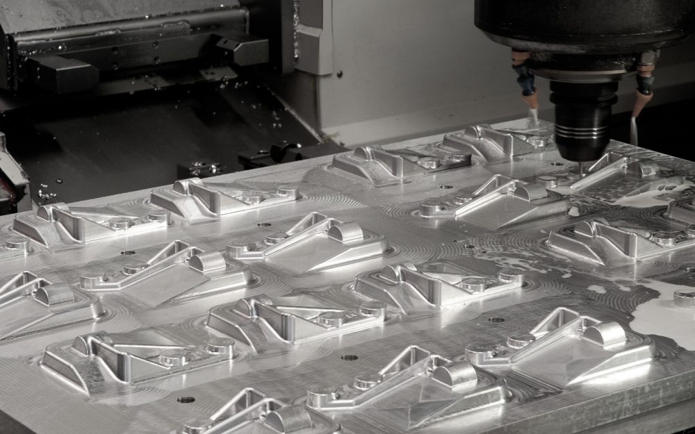 Lavorazione CNC di un componente metallico